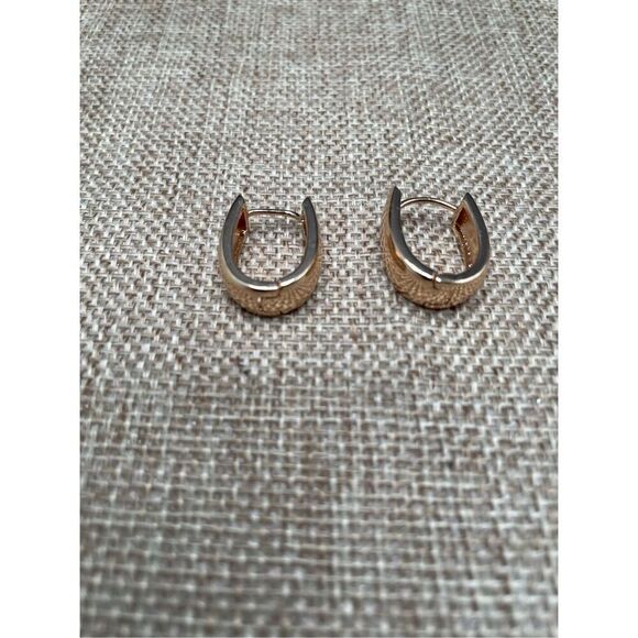 Gold-tone Jewelry Bundle of 3 items Chain Necklace 2 pair Gold-tone Pierced Ear - Picture 9 of 13